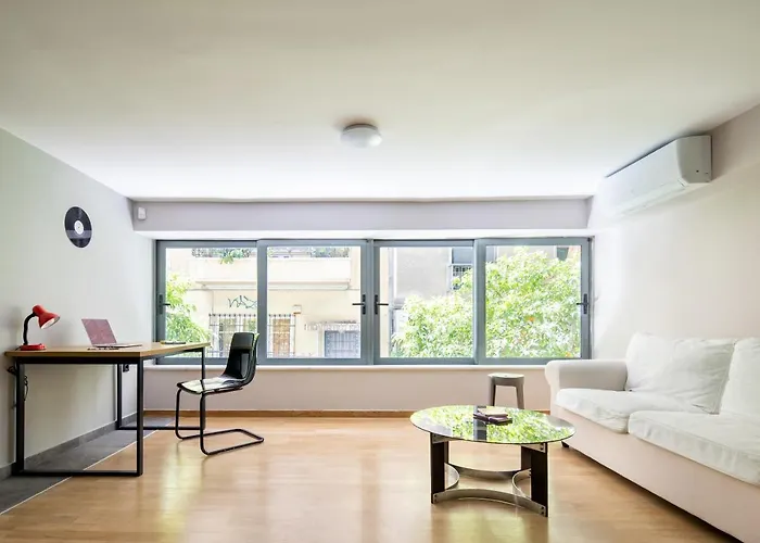 Newly Cosy Renovated Downtown