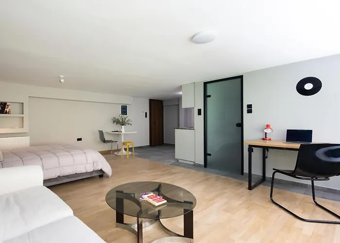 Newly Cosy Renovated Downtown